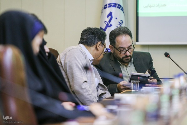 نشست معرفی و نقد و بررسی کتاب همزاد تنهایی