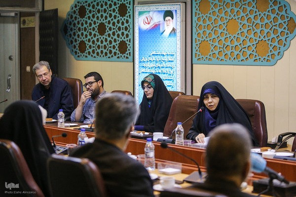 نشست معرفی و نقد و بررسی کتاب همزاد تنهایی