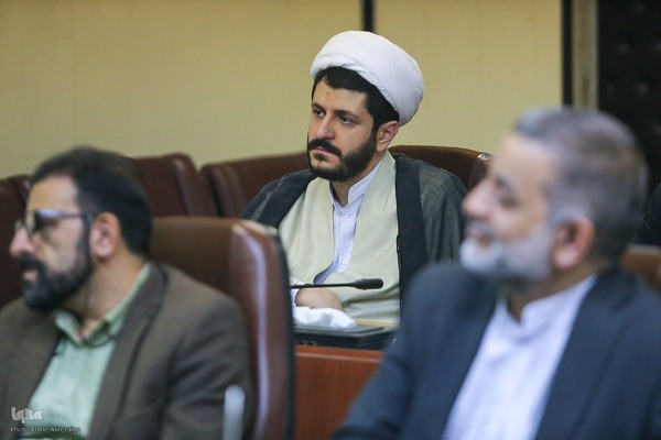 نشست معرفی و نقد و بررسی کتاب همزاد تنهایی