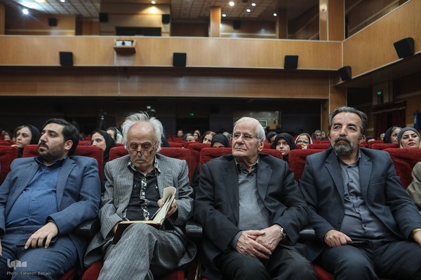 آیین رونمایی کتاب تقویم تاریک