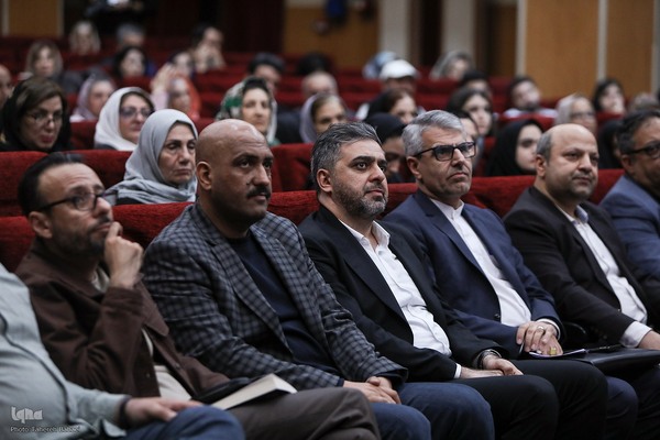 آیین رونمایی کتاب تقویم تاریک