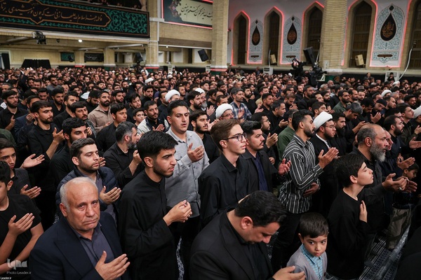 آخرین شب مراسم عزاداری شهادت حضرت صدیقه(س) در حسینیه امام خمینی(ره)