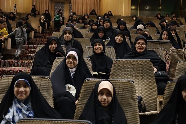 کرسی تلاوت قرآن ویژه بانوان در در آستان حضرت عبدالعظیم(ع)