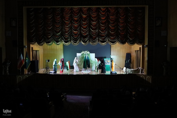 کرسی تلاوت قرآن ویژه بانوان در در آستان حضرت عبدالعظیم(ع)