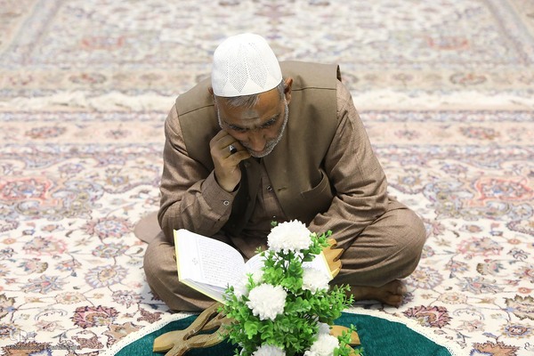 کرسی تلاوت فاطمی در حرم مطهر حضرت معصومه(س)