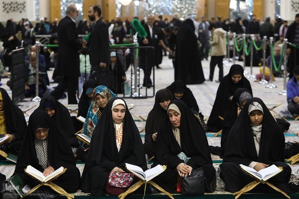 کرسی تلاوت فاطمی در حرم مطهر حضرت معصومه(س)