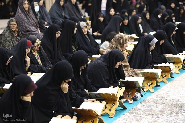 کرسی تلاوت فاطمی در حرم مطهر حضرت معصومه(س)