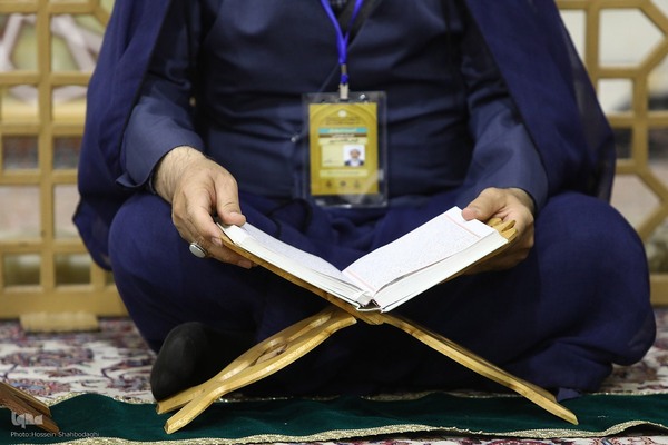 کرسی تلاوت فاطمی در حرم مطهر حضرت معصومه(س)