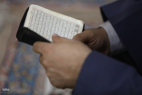 کرسی تلاوت فاطمی در حرم مطهر حضرت معصومه(س)