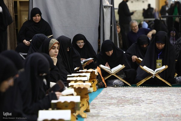 کرسی تلاوت فاطمی در حرم مطهر حضرت معصومه(س)