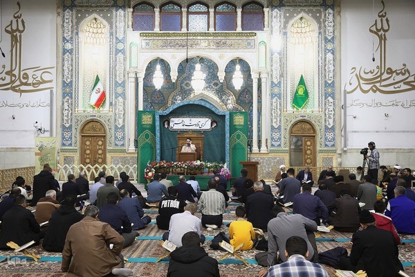 کرسی تلاوت فاطمی در حرم مطهر حضرت معصومه(س)