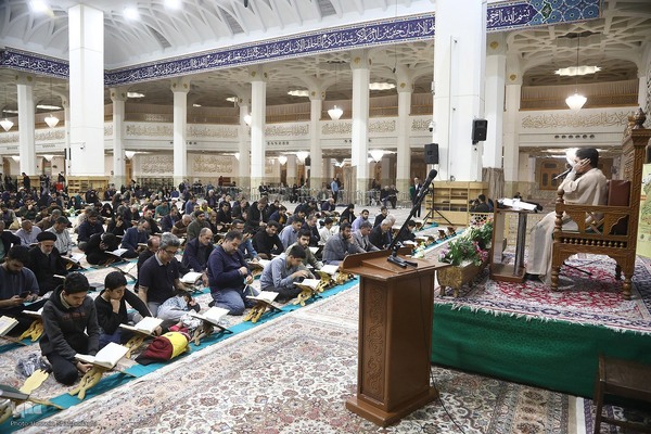 کرسی تلاوت فاطمی در حرم مطهر حضرت معصومه(س)