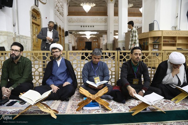 کرسی تلاوت فاطمی در حرم مطهر حضرت معصومه(س)