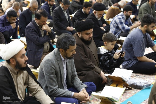 کرسی تلاوت فاطمی در حرم مطهر حضرت معصومه(س)