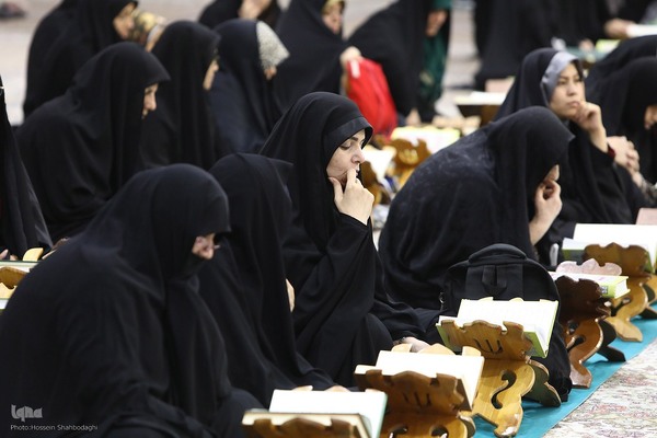 کرسی تلاوت فاطمی در حرم مطهر حضرت معصومه(س)