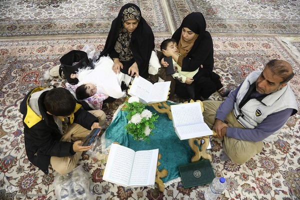 کرسی تلاوت فاطمی در حرم مطهر حضرت معصومه(س)