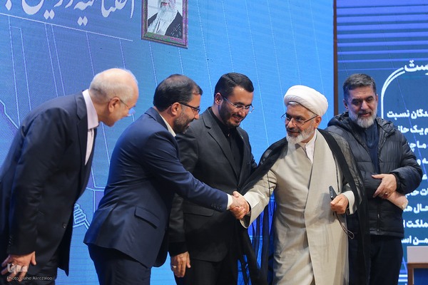 نشست خبری رئیس مجلس شورای اسلامی