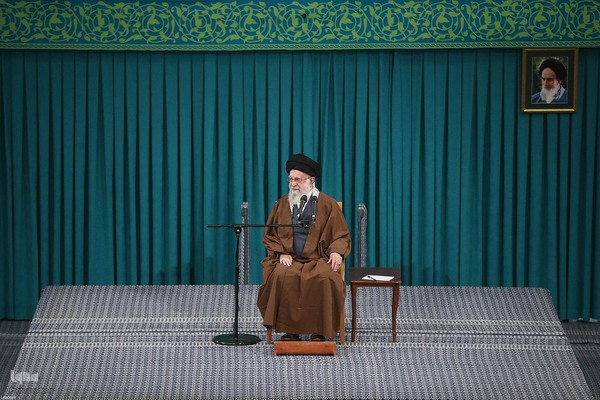 دیدار هزاران نفر از زنان و دختران با رهبر معظم انقلاب