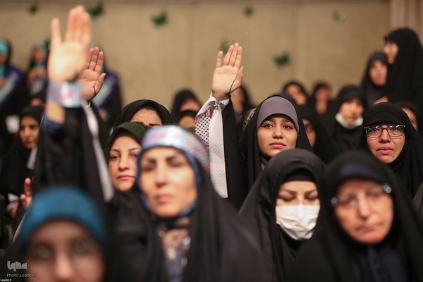دیدار هزاران نفر از زنان و دختران با رهبر معظم انقلاب