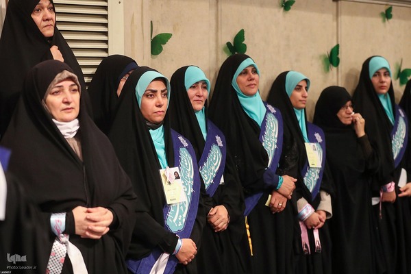 دیدار هزاران نفر از زنان و دختران با رهبر معظم انقلاب