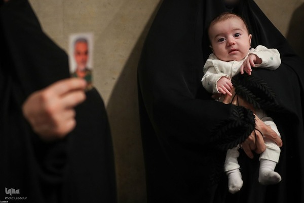 دیدار هزاران نفر از زنان و دختران با رهبر معظم انقلاب