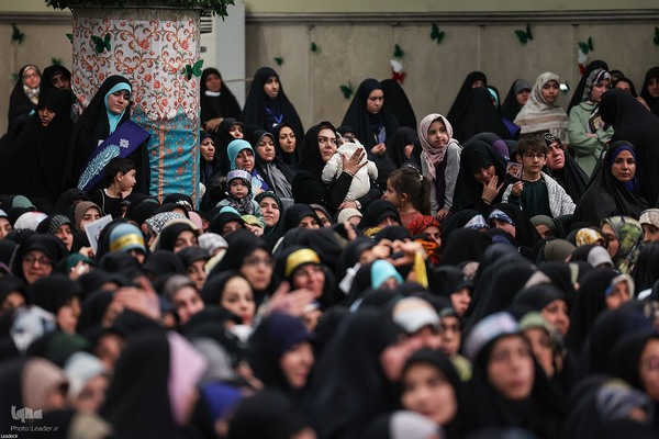 دیدار هزاران نفر از زنان و دختران با رهبر معظم انقلاب