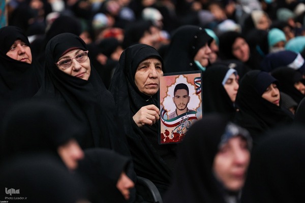 دیدار هزاران نفر از زنان و دختران با رهبر معظم انقلاب