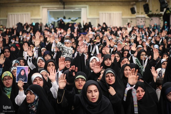 دیدار هزاران نفر از زنان و دختران با رهبر معظم انقلاب