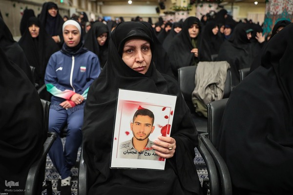 دیدار هزاران نفر از زنان و دختران با رهبر معظم انقلاب