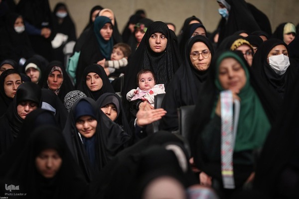 دیدار هزاران نفر از زنان و دختران با رهبر معظم انقلاب