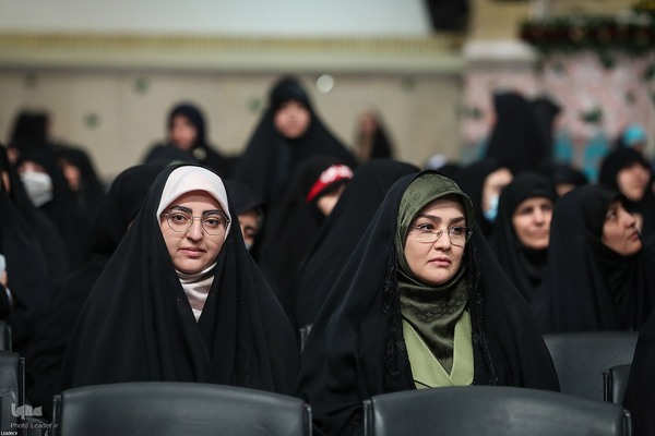 دیدار هزاران نفر از زنان و دختران با رهبر معظم انقلاب