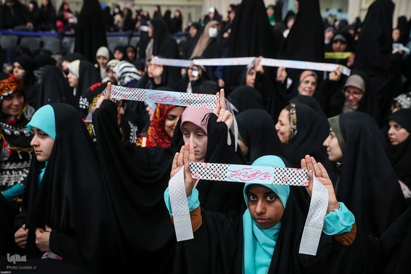 دیدار هزاران نفر از زنان و دختران با رهبر معظم انقلاب