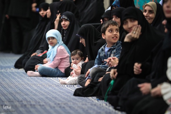دیدار هزاران نفر از زنان و دختران با رهبر معظم انقلاب
