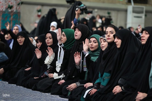 دیدار هزاران نفر از زنان و دختران با رهبر معظم انقلاب