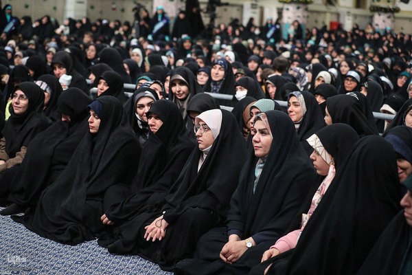 دیدار هزاران نفر از زنان و دختران با رهبر معظم انقلاب