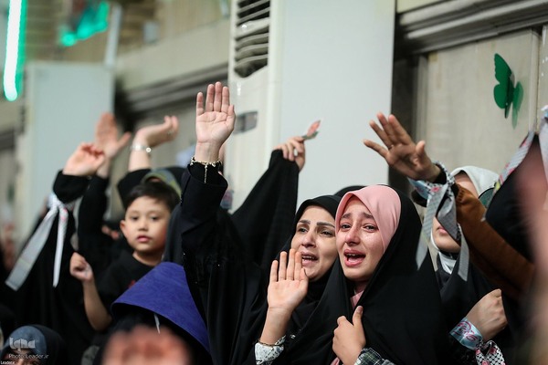 دیدار هزاران نفر از زنان و دختران با رهبر معظم انقلاب