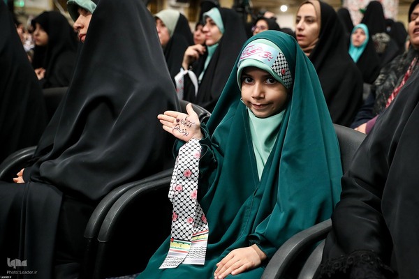 دیدار هزاران نفر از زنان و دختران با رهبر معظم انقلاب