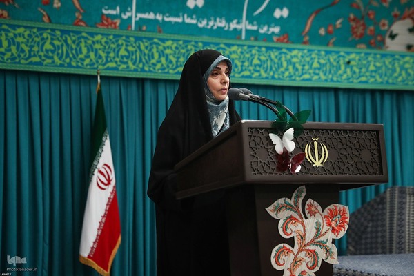 دیدار هزاران نفر از زنان و دختران با رهبر معظم انقلاب