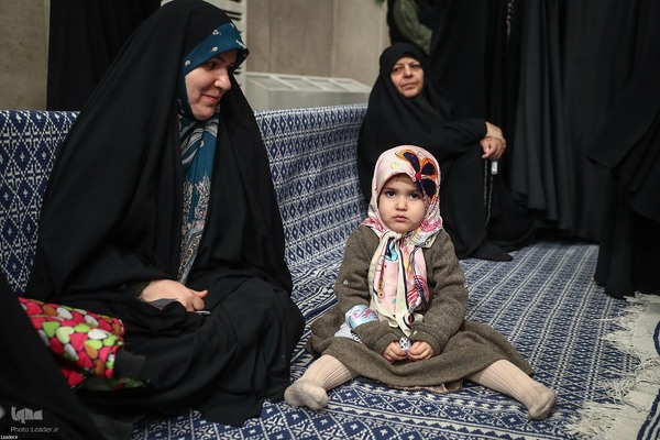 دیدار هزاران نفر از زنان و دختران با رهبر معظم انقلاب