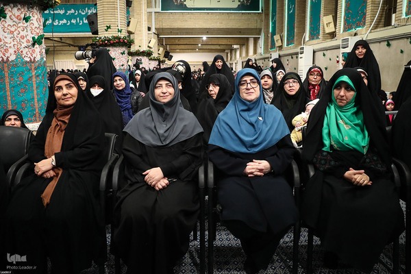 دیدار هزاران نفر از زنان و دختران با رهبر معظم انقلاب