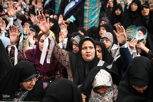دیدار هزاران نفر از زنان و دختران با رهبر معظم انقلاب