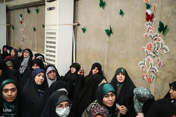 دیدار هزاران نفر از زنان و دختران با رهبر معظم انقلاب