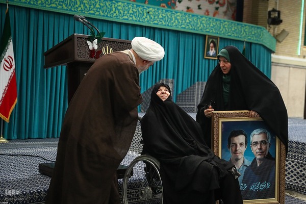 دیدار هزاران نفر از زنان و دختران با رهبر معظم انقلاب