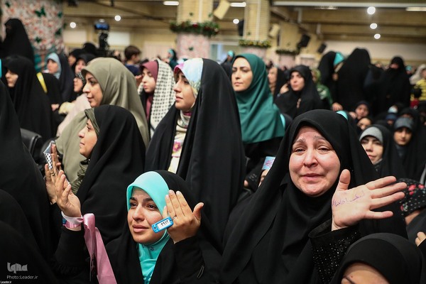 دیدار هزاران نفر از زنان و دختران با رهبر معظم انقلاب