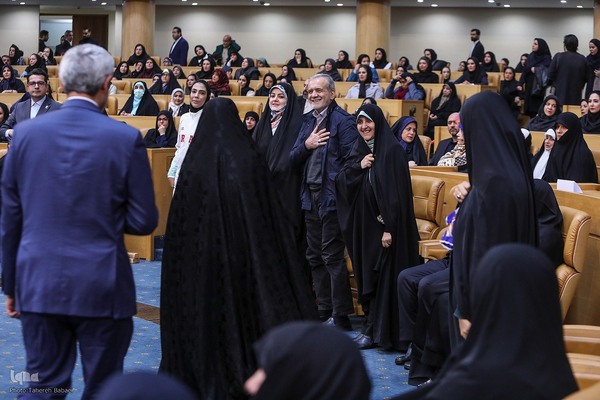 آیین گرامیداشت روز زن و مقام مادر