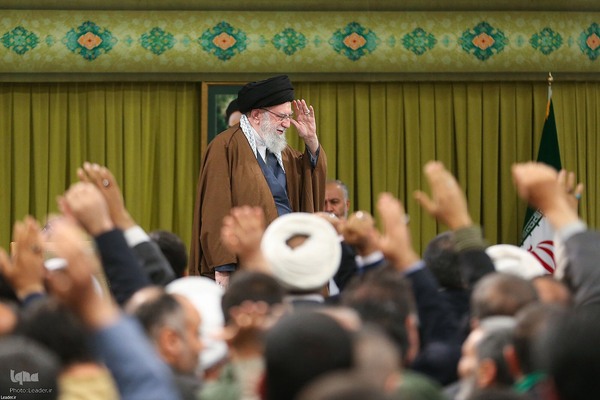 دیدار هزاران نفر از مداحان و ستایشگران اهل بیت(ع)