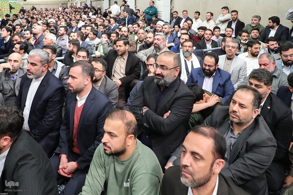 دیدار هزاران نفر از مداحان و ستایشگران اهل بیت(ع)