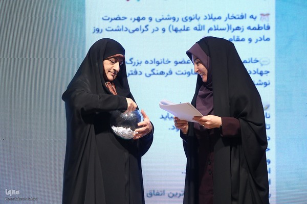 مراسم گرامیداشت میلاد حضرت فاطمه(س)، هفته زن و روز مادر به همت کارگروه امور زنان و خانواده جهاددانشگاهی