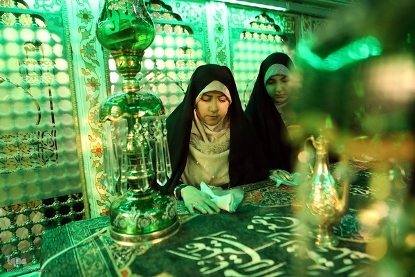 مراسم غبارروبی و محفل انس با قرآن در آستان امامزاده صالح (ع)