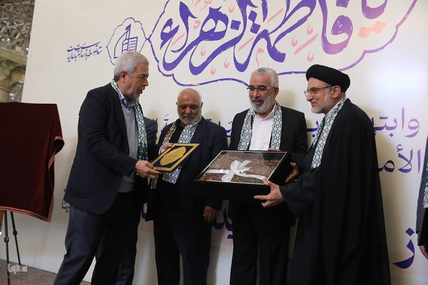 تجلیل از دست اندرکاران ایرانی طرح ساخت صحن حضرت زهرا(س)